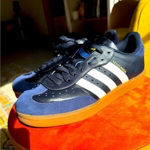 Adidas Velosamba Women’s 9.5/Men’s 8.5 Dark Blue/White/Black